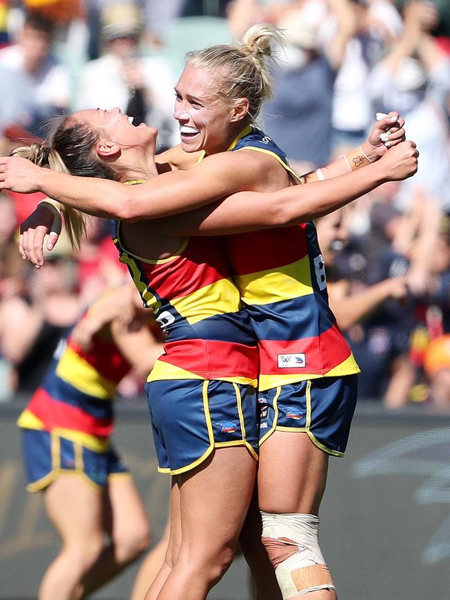 Erin Phillips and Justine Mules celebrate on the siren.