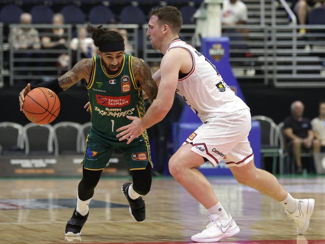 Jordon Crawford drives to the basket under pressure from Mitch McCarron of the 36ers during the NBL Blitz match on September 21, 2023. Picture: Russell Freeman/Getty Images for NBL