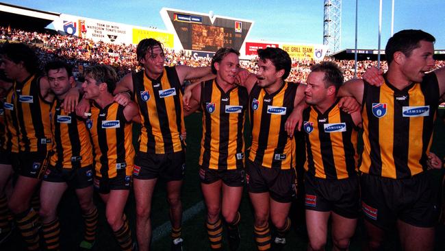 Hawthorn players leave Waverley Park for the final time.