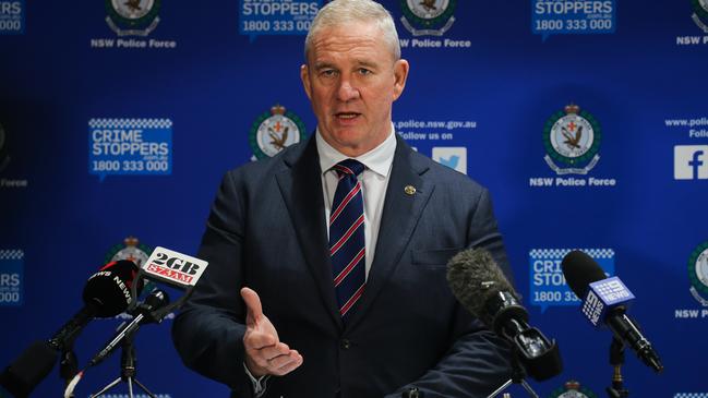 NSW Police Detective Superintendent Rob Critchlow details the dramatic scenes that unfolded during the arrest of three men over a cocaine bust. Picture NCA Newswire/ Gaye Gerard