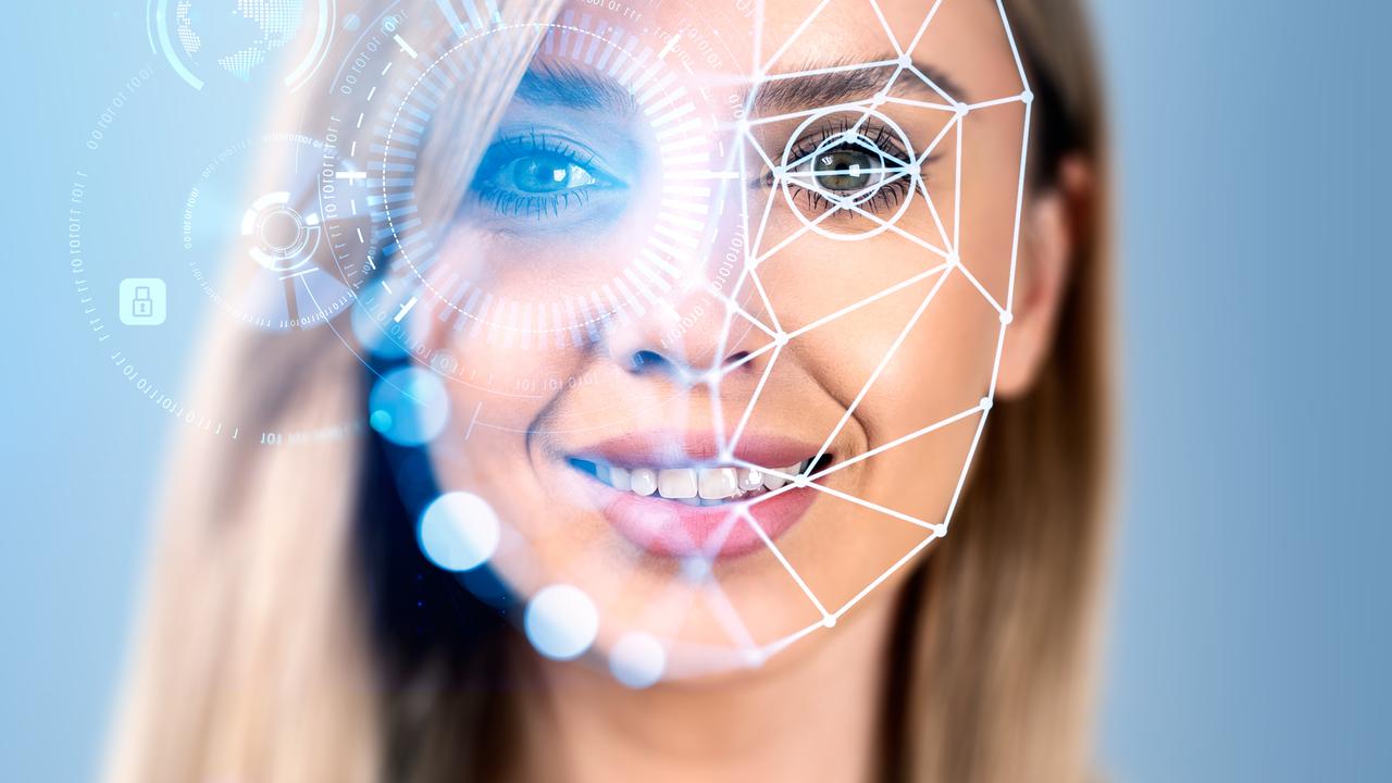 Facebook rolls out face recognition tech