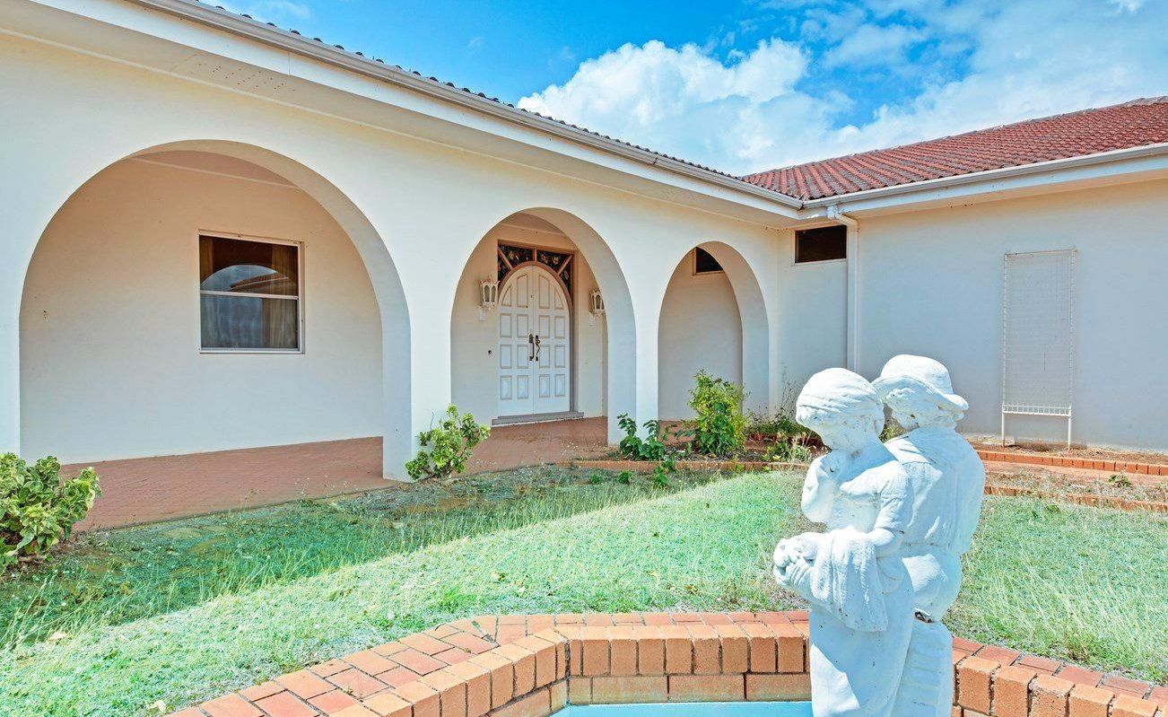 The courtyard of the mansion built in 1972 on Hidden Valley Rd, which sold for $1.7m in December. Picture: Contributed