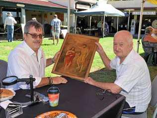 Craig Winter from Winter Auctions chats with Merv Cranfield about a work of art he took to the fair for appraisal. Picture: Alistair Brightman