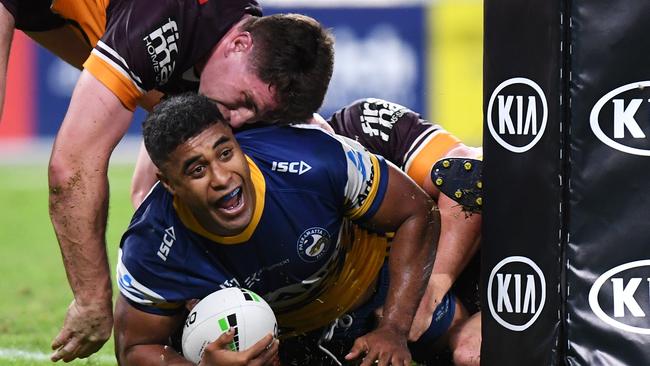 The new six-again rules played a huge role in the Eels win, scoring several times off repeat sets. Picture: Getty Images.