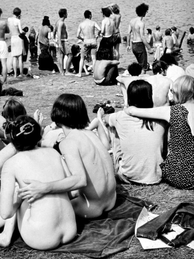 Fans went au naturale in the summer of love.