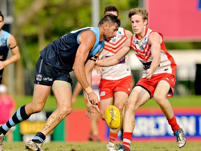 Darwin Buffaloes versus Waratahs in the NTFL Premier League at TIO Stadium. Ryan O'Sullivan (30) - Nicholas Gooch (19)