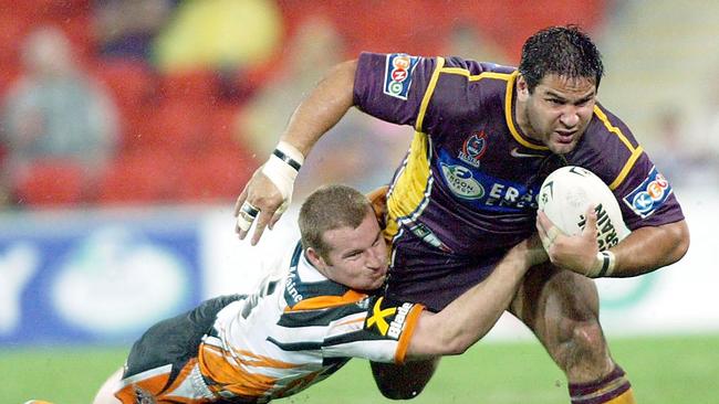 Carl Webb in action at Suncorp Stadium against the Tigers in 2003.