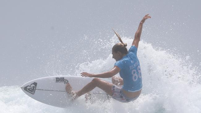 Stephanie Gilmore in action during the quarterfinal shoot-out against Tyler Wright in the 2016 Roxy Pro surfing at Snapper Rock, Gold Coast. Picture: Regi Varghese