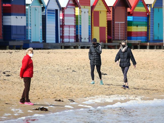 MELBOURNE, AUSTRALIA - NewsWire Photos AUGUST 25, 2020 : People exercise along Brighton Beach , as Victoria battles a second wave of COVID-19.Infection numbers across the state are dropping as the peak may have passed but nothing is being taken for granted. Picture : NCA NewsWire / Ian Currie