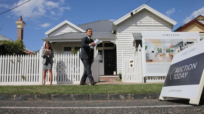 Gartland auctioneer Tom Luxton at the auction of 8 Verner St, South Geelong. Picture: Peter Ristevski