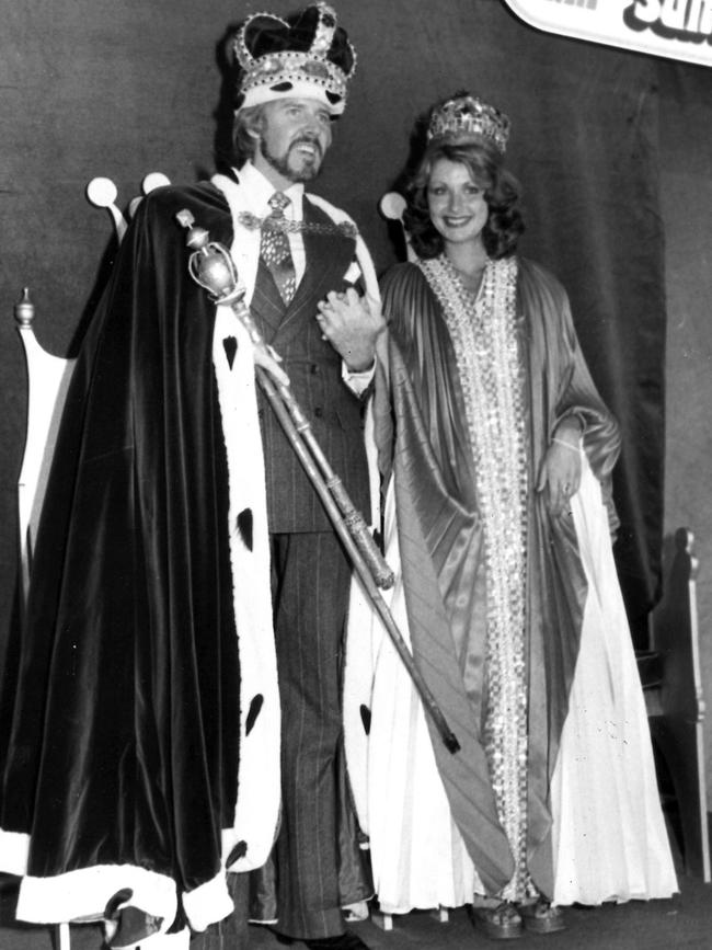 1976: Moomba king Barry Crocker and queen Julie Costa. Picture: HWT