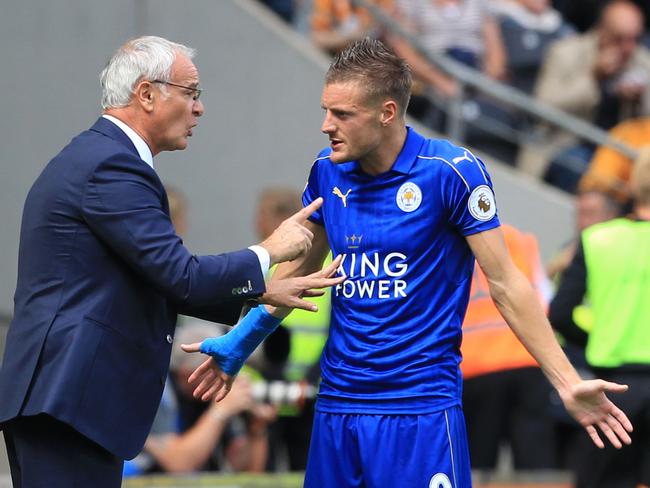 Leicester City's Italian manager Claudio Ranieri (L) gesturing as he talks with Leicester City's English striker Jamie Vardy (R).