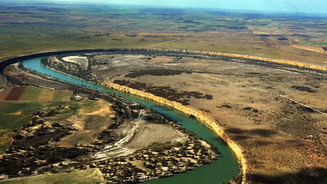  The Murray River at Big Bend, between Swan Reach and Nildottie. 