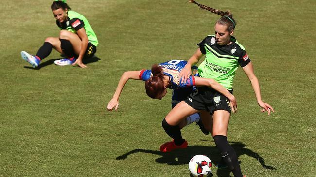 CANBERRA, AUSTRALIA - NOVEMBER 26: Celeste Boureille of Canberra competes with Emma Stanbury of the Jets during the round four W-League match between Canberra United and the Newcastle Jets at McKellar Park on November 26, 2016 in Canberra, Australia. (Photo by Brendon Thorne/Getty Images)