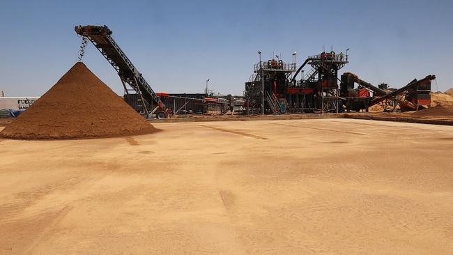 Centrex's Mount Isa phosphate mine is located near Dajarra, less than two hours drive from Mount Isa.