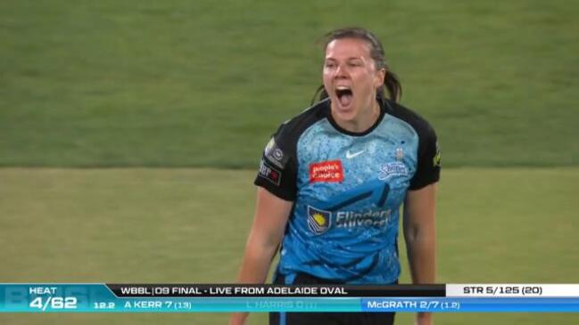 Lauria Harris out for a duck as Tahlia McGrath nabs back-to-back wickets