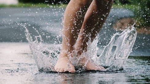 Rain fell in Darwin in the early hours of Saturday morning, in a change from typical dry season conditions.