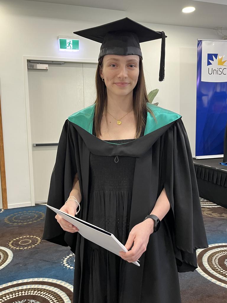 Zoe Dawes graduates with a Bachelor of Animal Ecology.