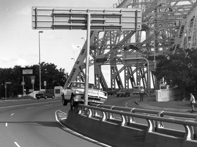 A car comes a cropper off the Story Bridge