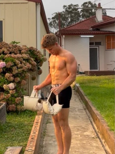 He said being kind to yourself is key when training for a big fitness goal. Picture: Instagram/robertirwinphotography