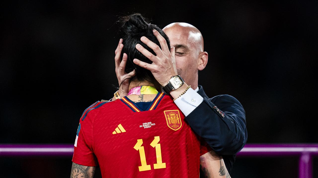 Luis Rubiales (R) kisses Jennifer Hermoso. (Photo by Noemi Llamas/Eurasia Sport Images/Getty Images)