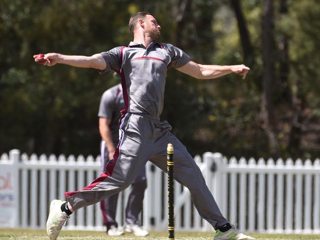 Jimmy Spargo bowls for Burleigh. Picture: Steve Holland