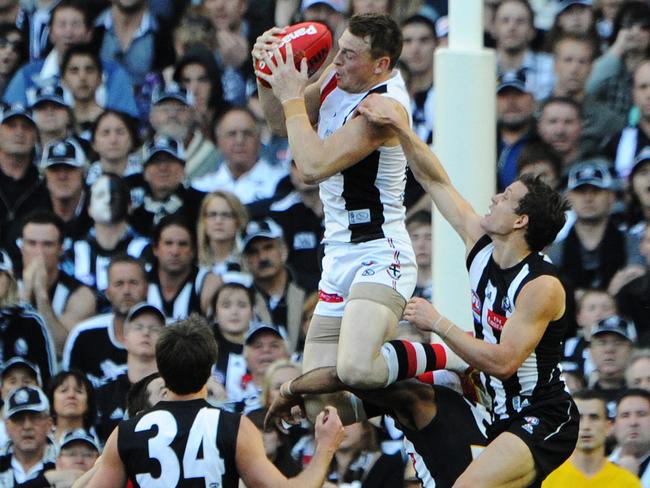 Brendon Goddard’s hanger is an iconic moment in St Kilda-Collingwood history. Pic: Michael Dodge