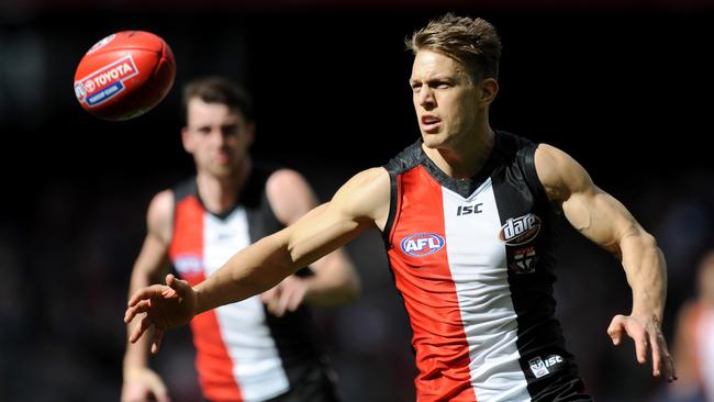 Sean Dempster playing for St Kilda late in his career. Picture: AAP Image/Joe Castro