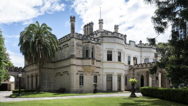 The exterior of the manor Swifts in Sydney’s Darling Point. Photo: WISH/Tom Ferguson