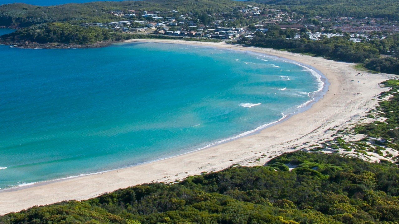 Elderly man drowns at Fingal Beach in Port Stephens in Easter Sunday ...