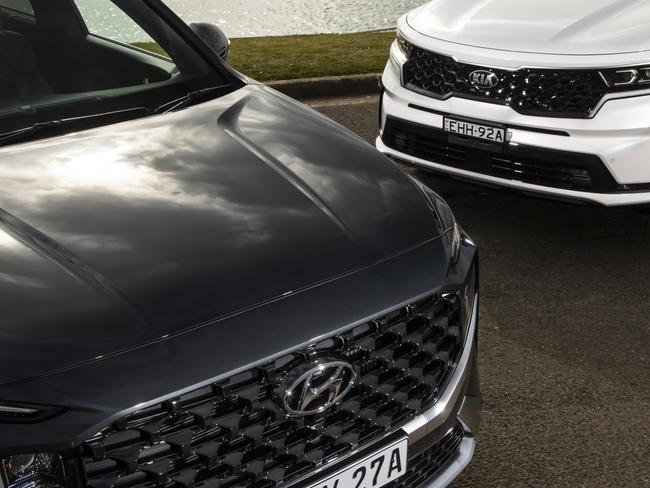 Photo of comparison test between Kia Sorento and Hyundai Santa Fe. Photos by Mark Bean