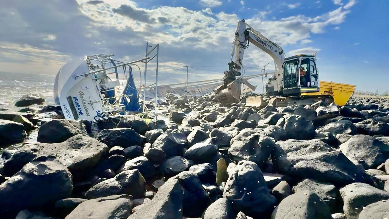 12m yacht smashed to pieces on the rocks at Burnett Heads