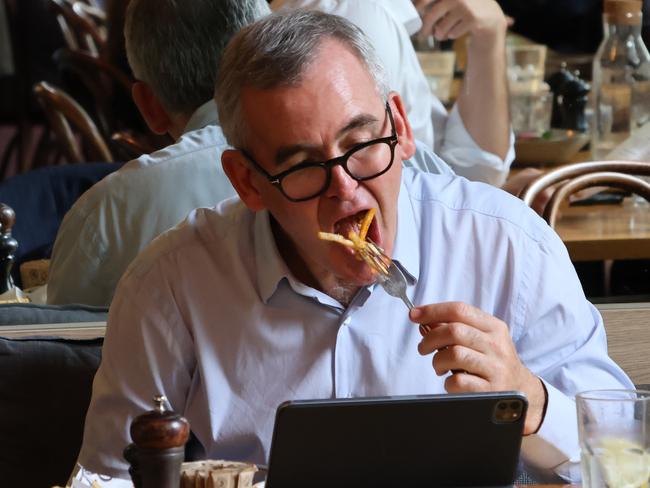 21-02-2024 - Woolworths chief executive Brad Banducci eating lunch at a Surry Hills cafe. Banducci announced that he would step down from his position in September. Picture: Michael Bilbe-Taylor / The Australian