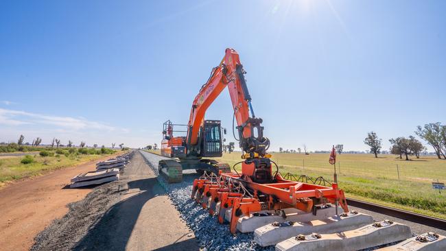 Construction of the Inland Rail freight project between Parkes and Narromine. Picture: ARTC Media.