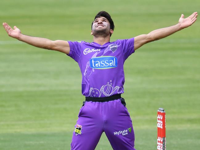 Qais Ahmad of the Hurricanes reacts after the dismissal of MoisŽs Henriques of the Sydney Sixes during the Big Bash League (BBL) cricket match between the Hobart Hurricanes and the Sydney Sixers at Traeger Park in Alice Springs, Friday, December 20, 2019. (AAP Image/David Mariuz) NO ARCHIVING, EDITORIAL USE ONLY, IMAGES TO BE USED FOR NEWS REPORTING PURPOSES ONLY, NO COMMERCIAL USE WHATSOEVER, NO USE IN BOOKS WITHOUT PRIOR WRITTEN CONSENT FROM AAP