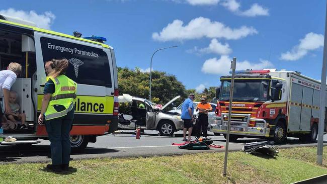 Emergency crews are treating five people at a three car crash which has blocked traffic headed out of Bundaberg’s CBD on Takalvan St.