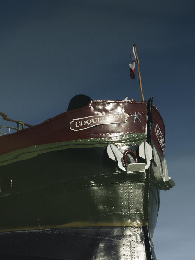 The bow of river boat Coquelicot.