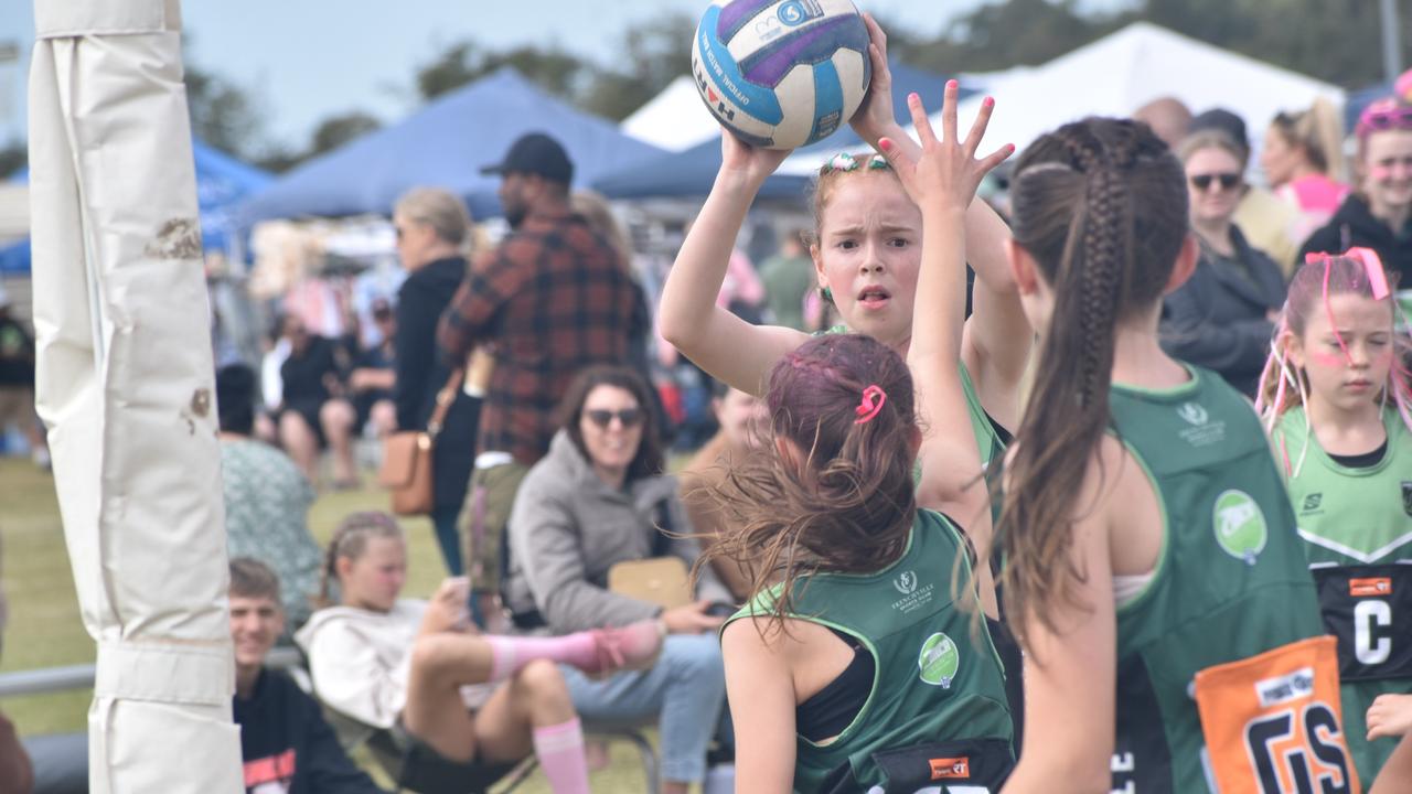 On court at the Cap Coast Junior Netball Carnival at the Barmaryee Multi Sports Precinct, Yeppoon, on August 11, 2024. Photo: Pam McKay