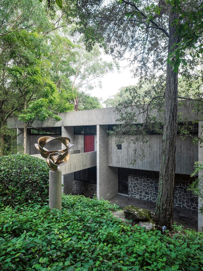 <i>Double Knot I</i> (1967), in the front garden in the Brutalist Sydney home of architect Penelope Seidler. Picture: Dave Wheeler