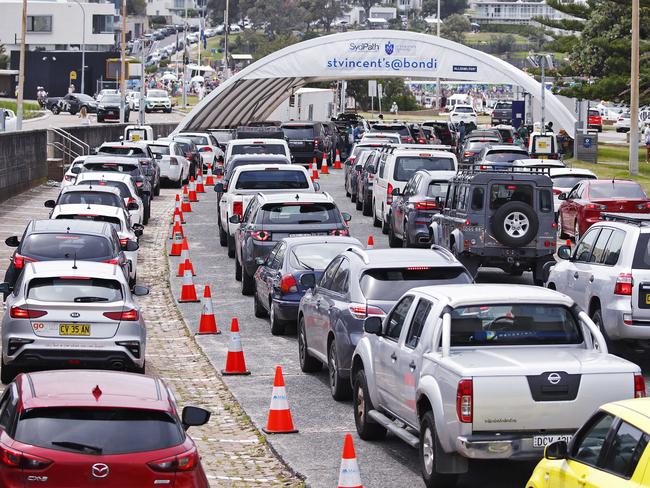 18.12.21 WEEKEND TELEGRAPHS SPECIAL. MUST NOT USE BEFORE CLEARING WITH PIC EDITOR JEFF DARMANINLong lines of locals wanting COVID tests at Bondi today. Picture: Sam Ruttyn