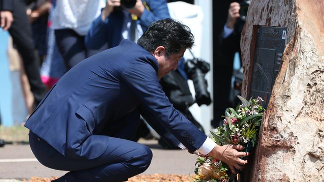 Shinzo Abe places a wreath at a war memorial in Darwin in 2018.