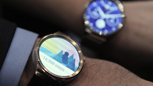 Two models show the new Huawei's device "Huawei Watch" during a press conference in Barcelona on March 1, 2015 the eve of the 2015 Mobile World Congress opening. Phone makers will seek to seduce new buyers with even smarter Internet-connected watches and other wireless gadgets as they wrestle for dominance at the world's biggest mobile fair starting tomorrow. AFP PHOTO / JOSEP LAGO