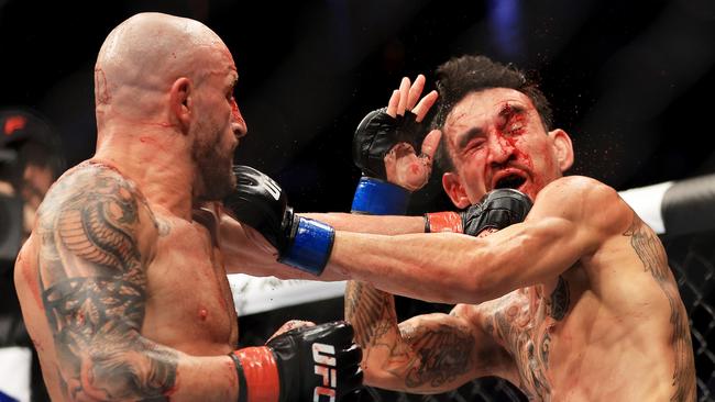 Alexander Volkanovski (L) is a savage striker. Picture: Carmen Mandato/Getty Images/AFP