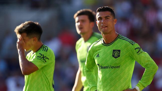 BRENTFORD, ENGLAND - AUGUST 13: Cristiano Ronaldo and Lisandro Martinez of Manchester United look dejected during the Premier League match between Brentford FC and Manchester United at Brentford Community Stadium on August 13, 2022 in Brentford, England. (Photo by Catherine Ivill/Getty Images)