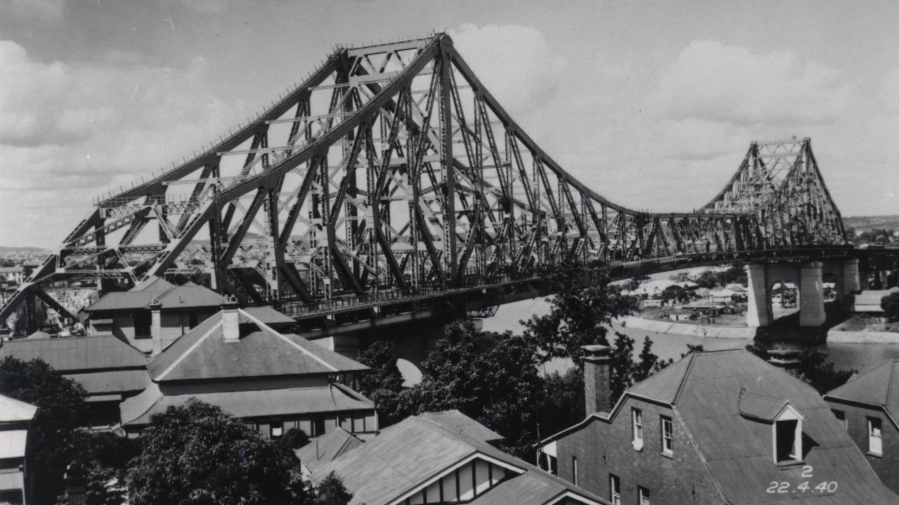 file pic of story bridge brisbane around 1940 - history aerials houses roofs bridges qld