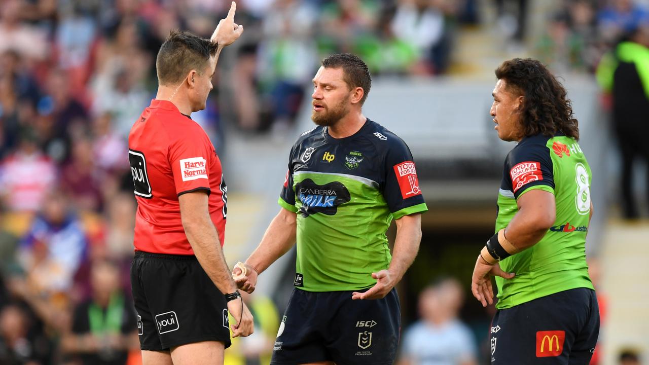 Josh Papalii is sent off against the Bulldogs