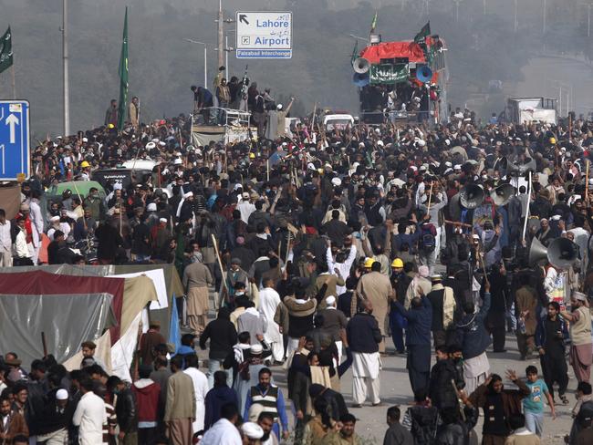 Hundreds injured in Pakistan protests | news.com.au — Australia’s ...