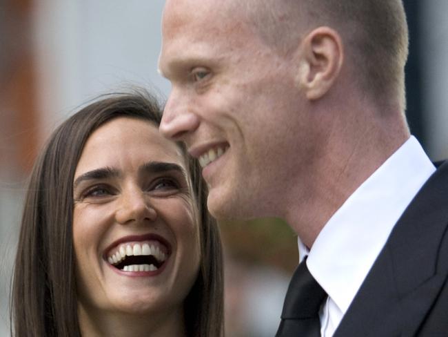 Actors Jennifer Connelly and Paul Bettany greet the crowds as they make their way to the red carpet upon their arrival to 'Creation' during the Toronto Film Festival on Thursday, Sept. 10, 2009. (AP Photo/The Canadian Press, Chris Young)