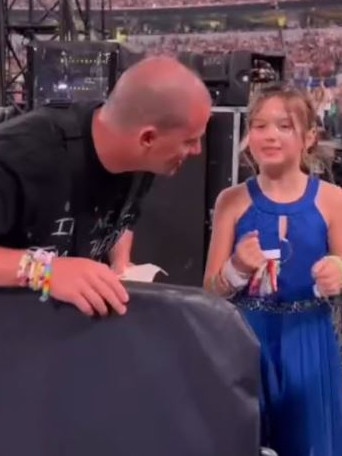 Channing Tatum And Daughter Everly Trade Friendship Bracelets At Taylor Swift's Los Angeles Eras Tour. Picture: @thaatgirlcarlie / POP NATION /TMX