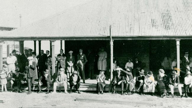 First class passengers quarantined during the influenza epidemic outside P9 accommodation block, 1919, Q Station. Picture: Courtesy of Mrs N Skinner, Office of Environment &amp; Heritage and Q Station.